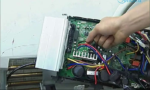 理塘美的空调电话是多少