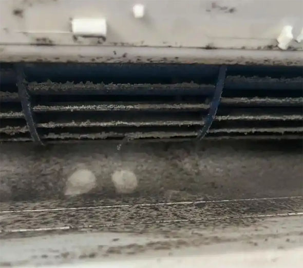 理塘空调吹的风有股烧焦味是怎么回事